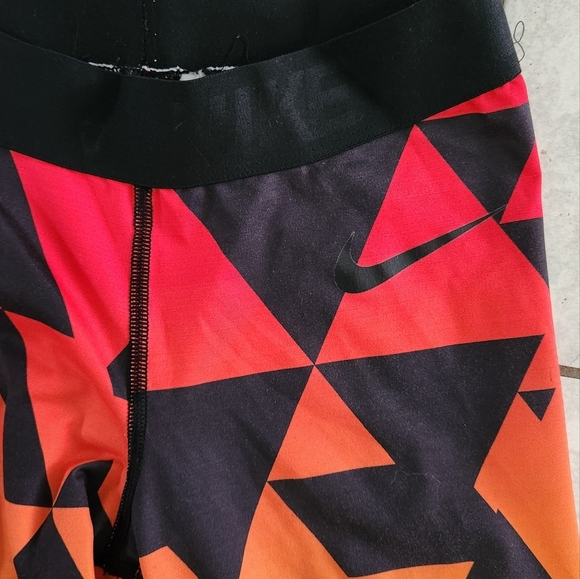 Nike Pro Betrue Women's Training Tights - Picture 4 of 4